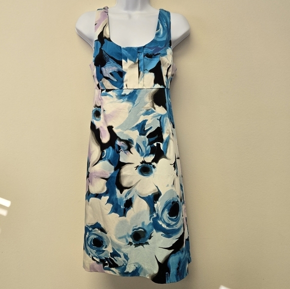 New York and Company bold floral shift dress Blue White 10 - Picture 9 of 9